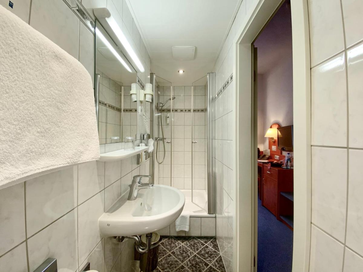 West An Der Bockenheimer Warte 3*